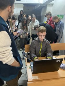 Популяризуємо науку серед підлітків. Допомагаємо їм пізнавати себе та світ навколо через науку! (ЦСР 4)