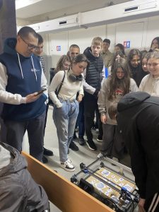Популяризуємо науку серед підлітків. Допомагаємо їм пізнавати себе та світ навколо через науку! (ЦСР 4)