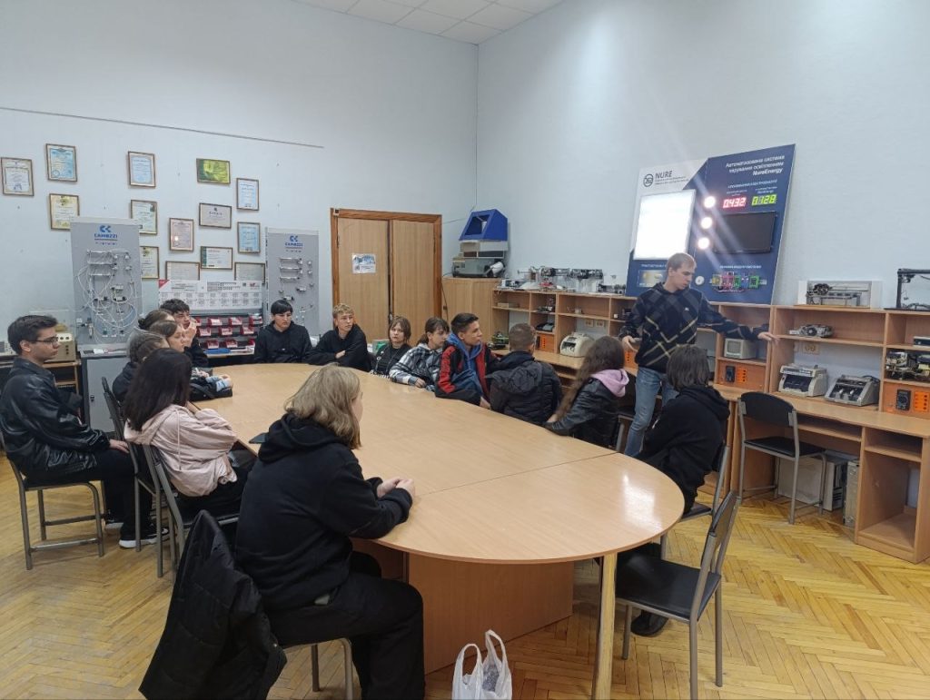 Учні 11 класу Харківського ліцею № 126 відвідали лабораторії кафедри КІТАРБІ