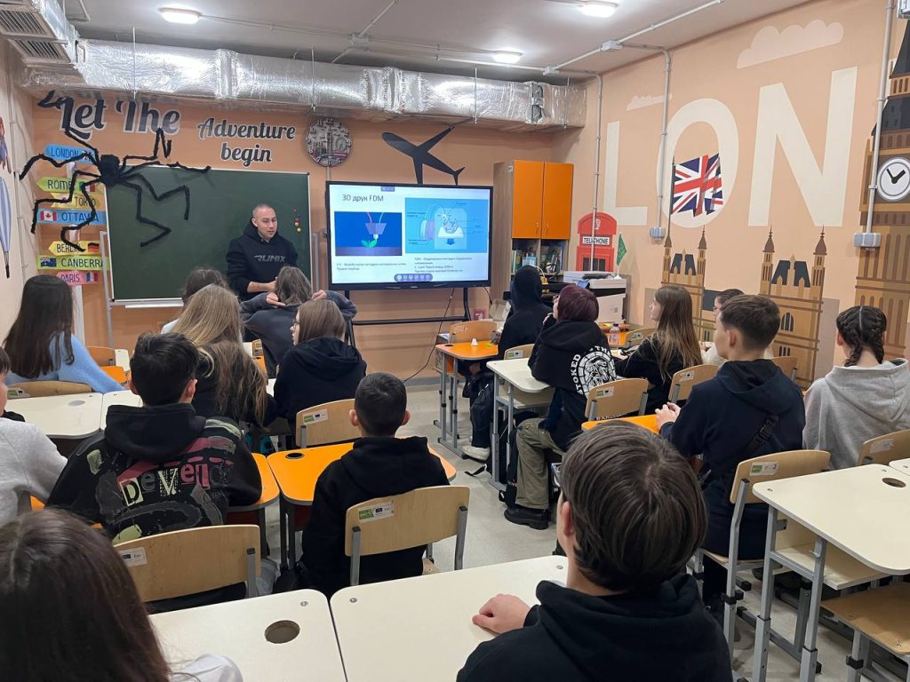Lecturers from the CITARSE Department at NURE visited 9th and 11th-grade students at Kharkiv Schools No. 126 and No. 108.